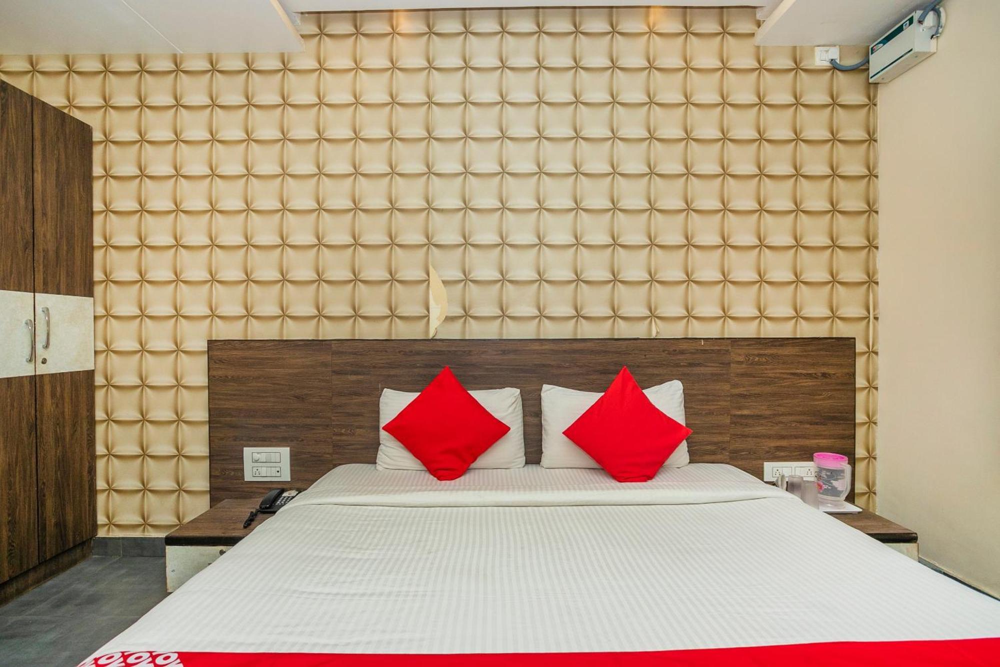 Super Collection O Indian Suites Near Sitara Restaurant Bengaluru Kültér fotó