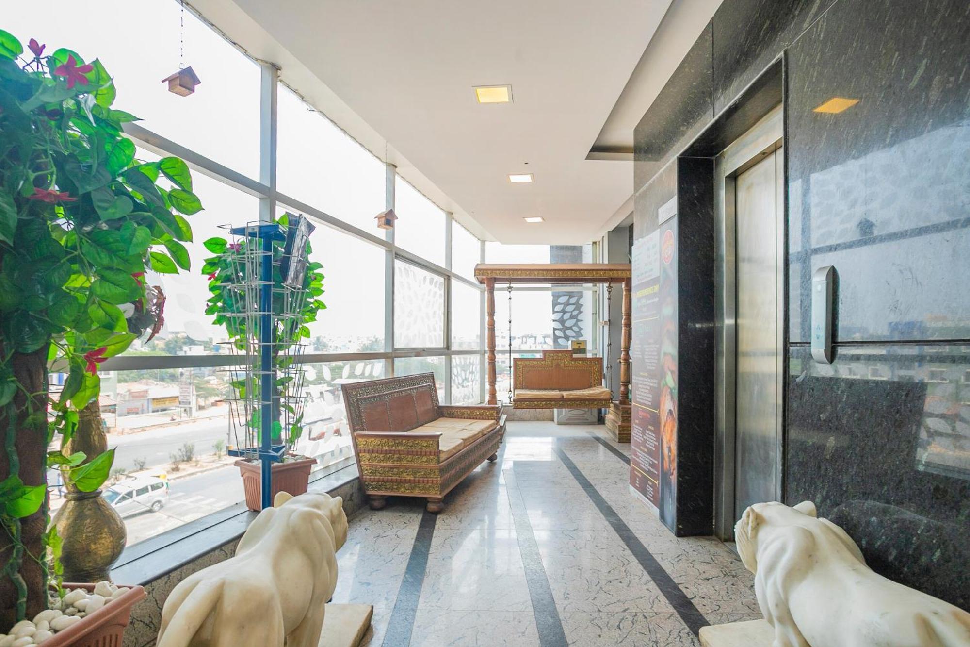 Super Collection O Indian Suites Near Sitara Restaurant Bengaluru Kültér fotó
