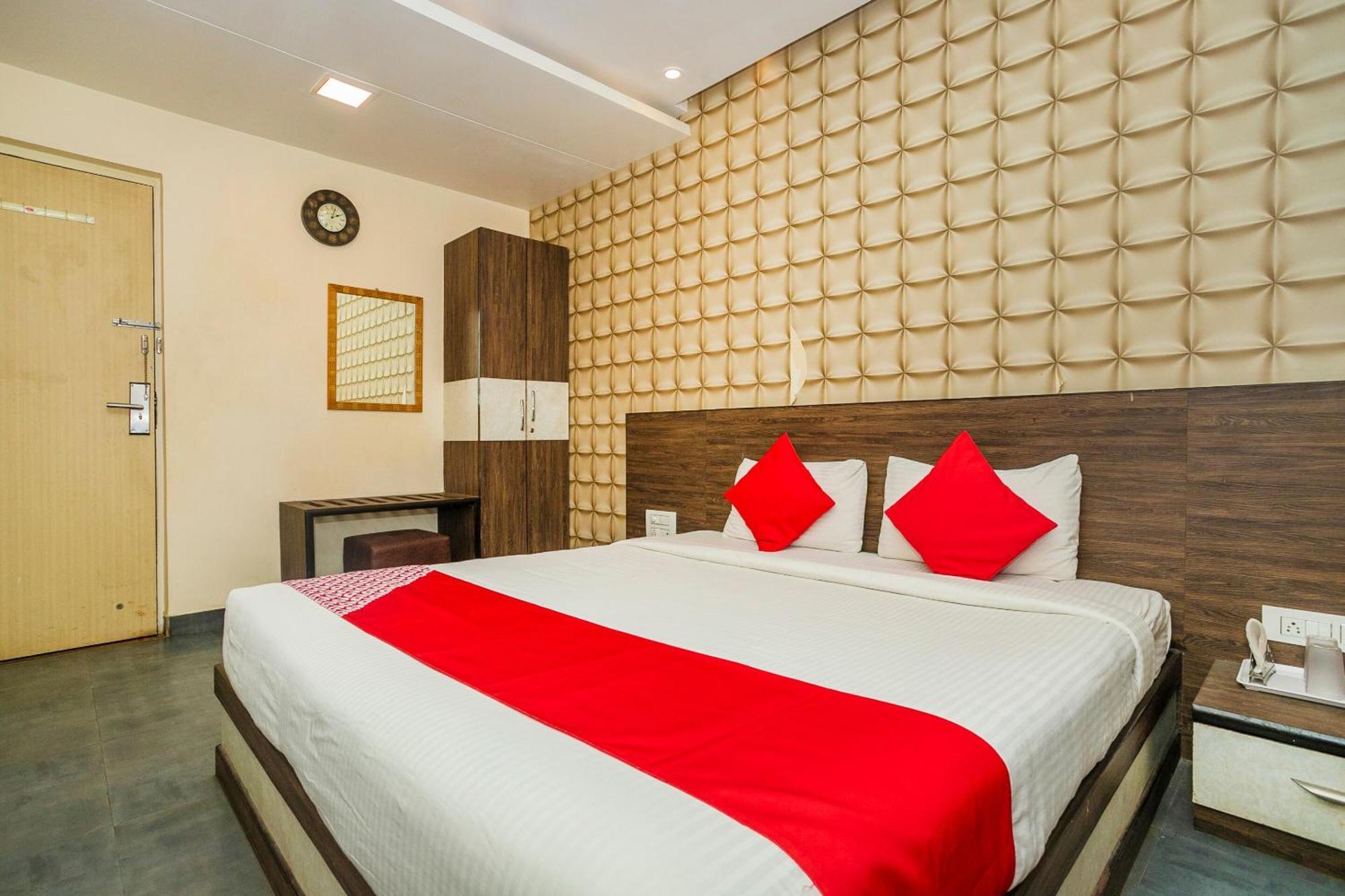 Super Collection O Indian Suites Near Sitara Restaurant Bengaluru Kültér fotó